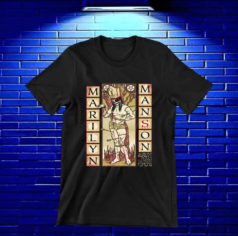 Camiseta Marilyn Manson – Figura central y letras verticales · Negra