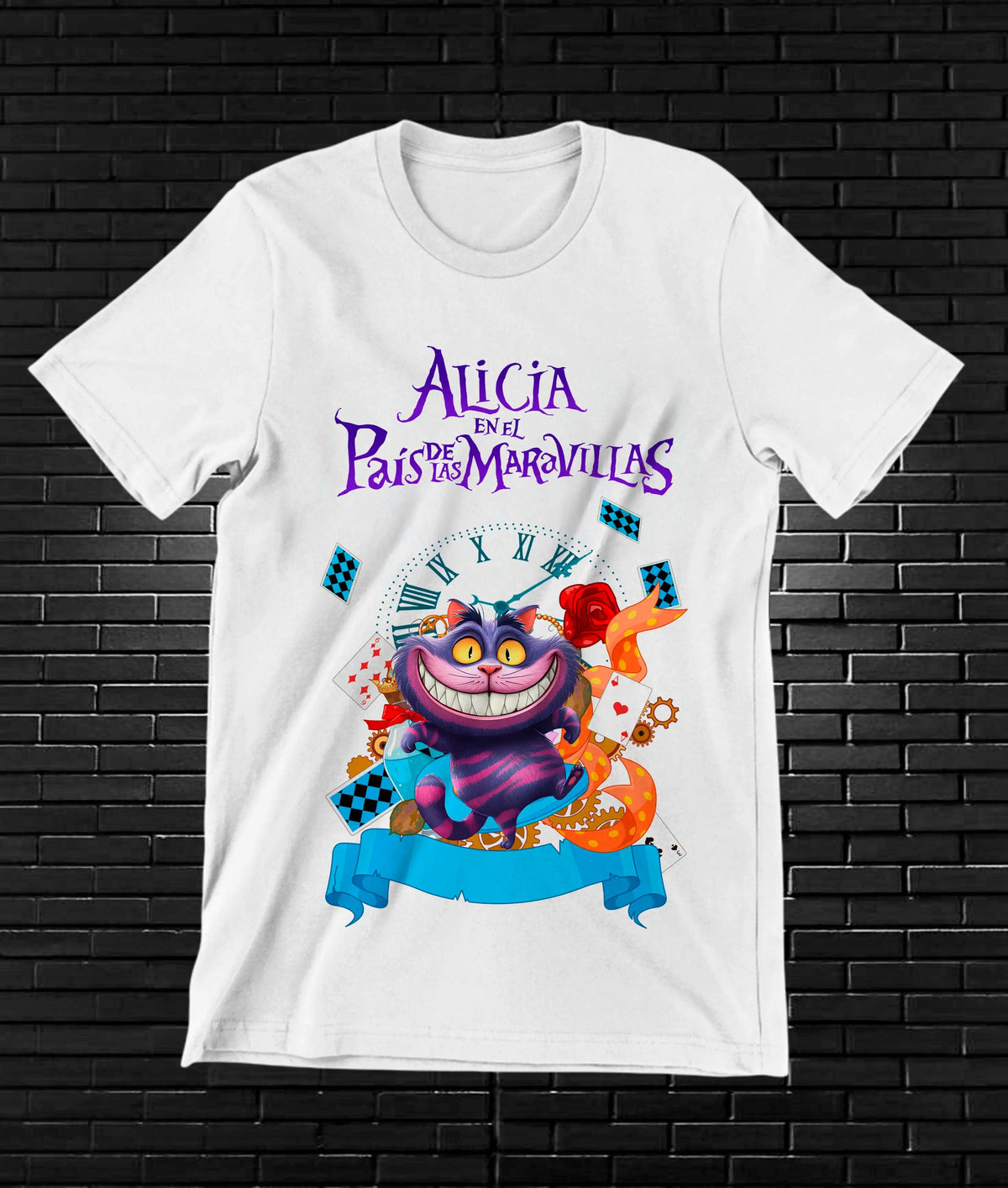 Camiseta Alicia en el País de las Maravillas – Alicia y el Gato de Cheshire · Blanca