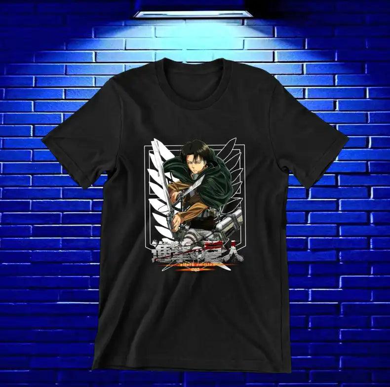 Camiseta Attack on Titan – Levi Ackerman con emblema de alas · Negra