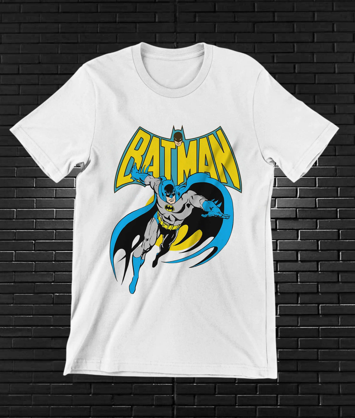 Camiseta Batman – Batman clásico en emblema azul · Blanca