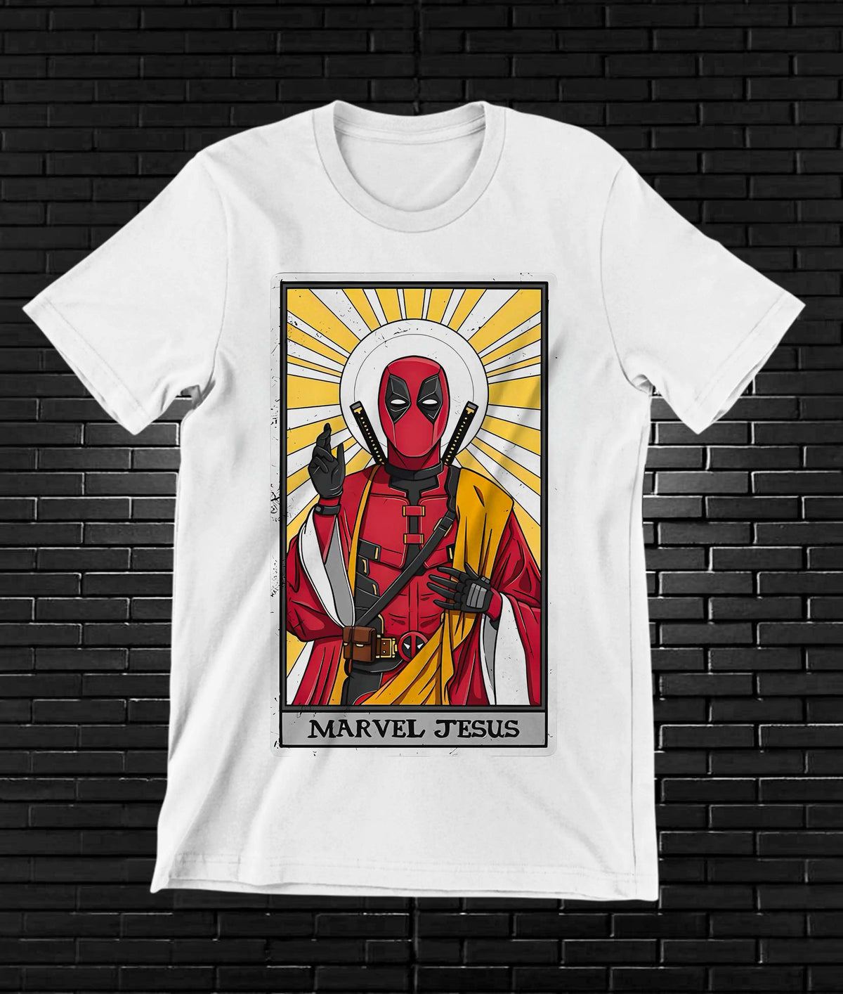 Camiseta Deadpool – Deadpool sobre rayos amarillos · Blanca