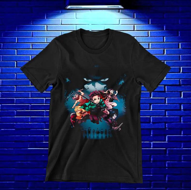 Camiseta Demon Slayer – Tanjiro y compañeros sobre fondo oscuro · Negra