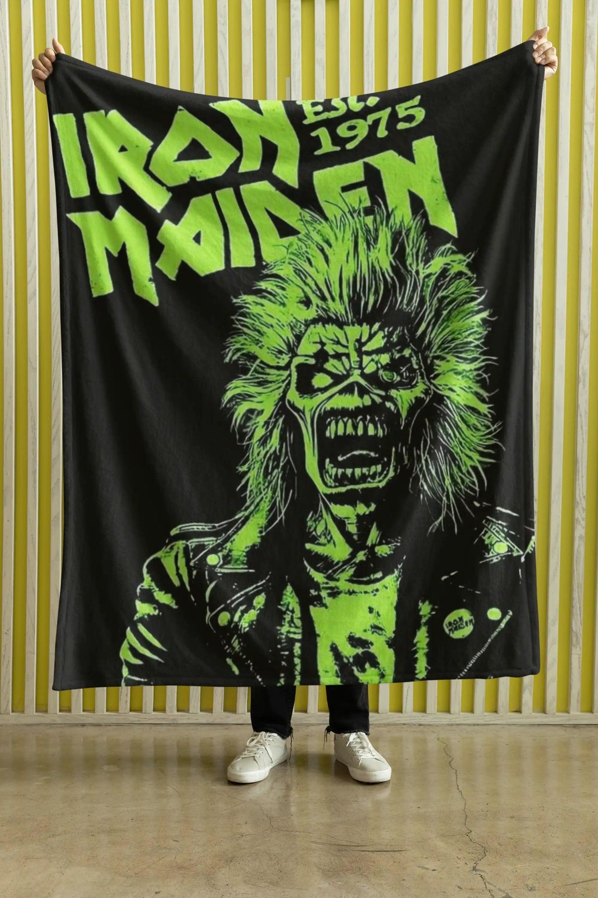 Cobija Iron Maiden – 1975 · Eddie verde