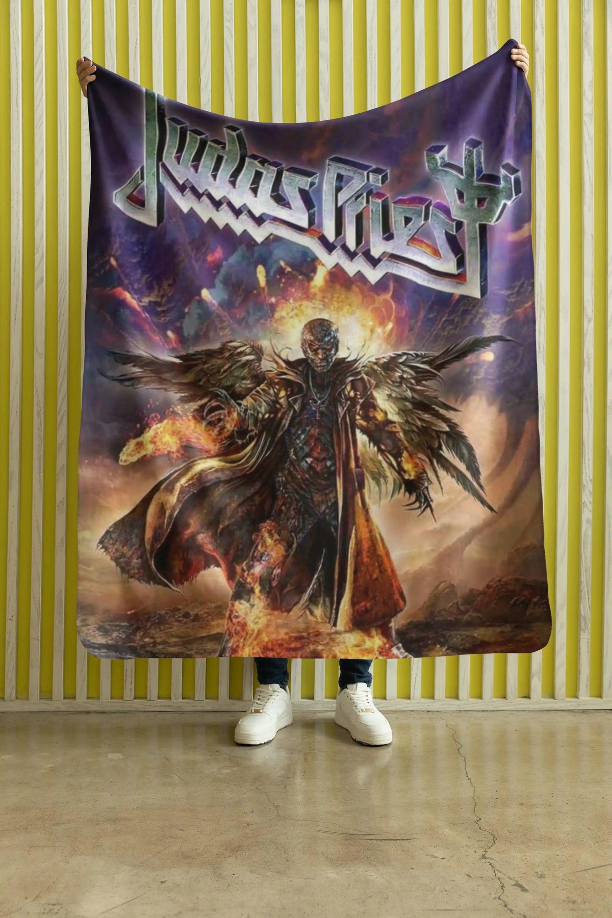 Cobija Judas Priest – Figura de fantasía y logotipo