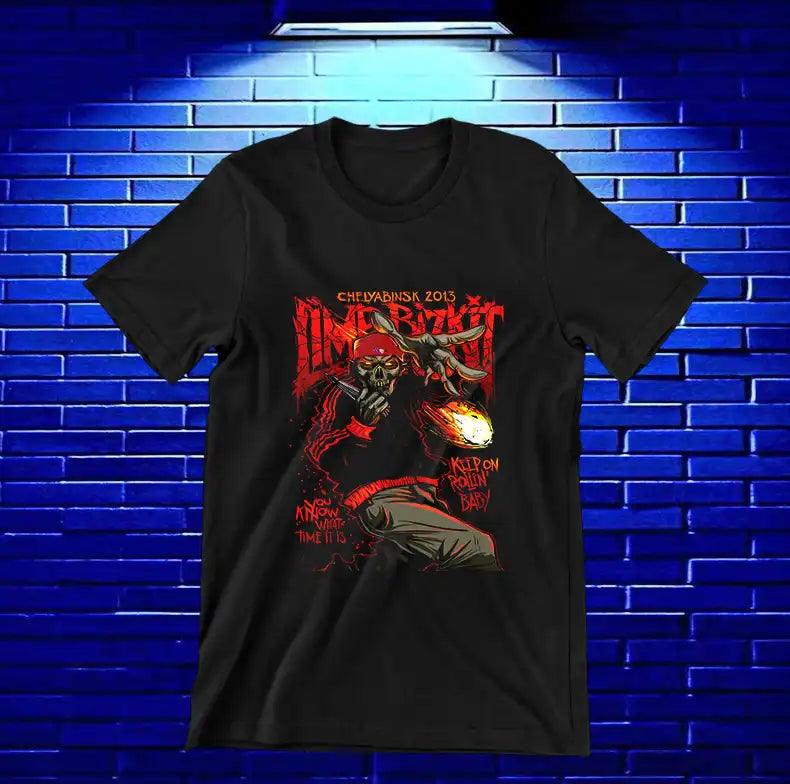 Camiseta Limp Bizkit – Vocalista con gorra y micrófono · Negra