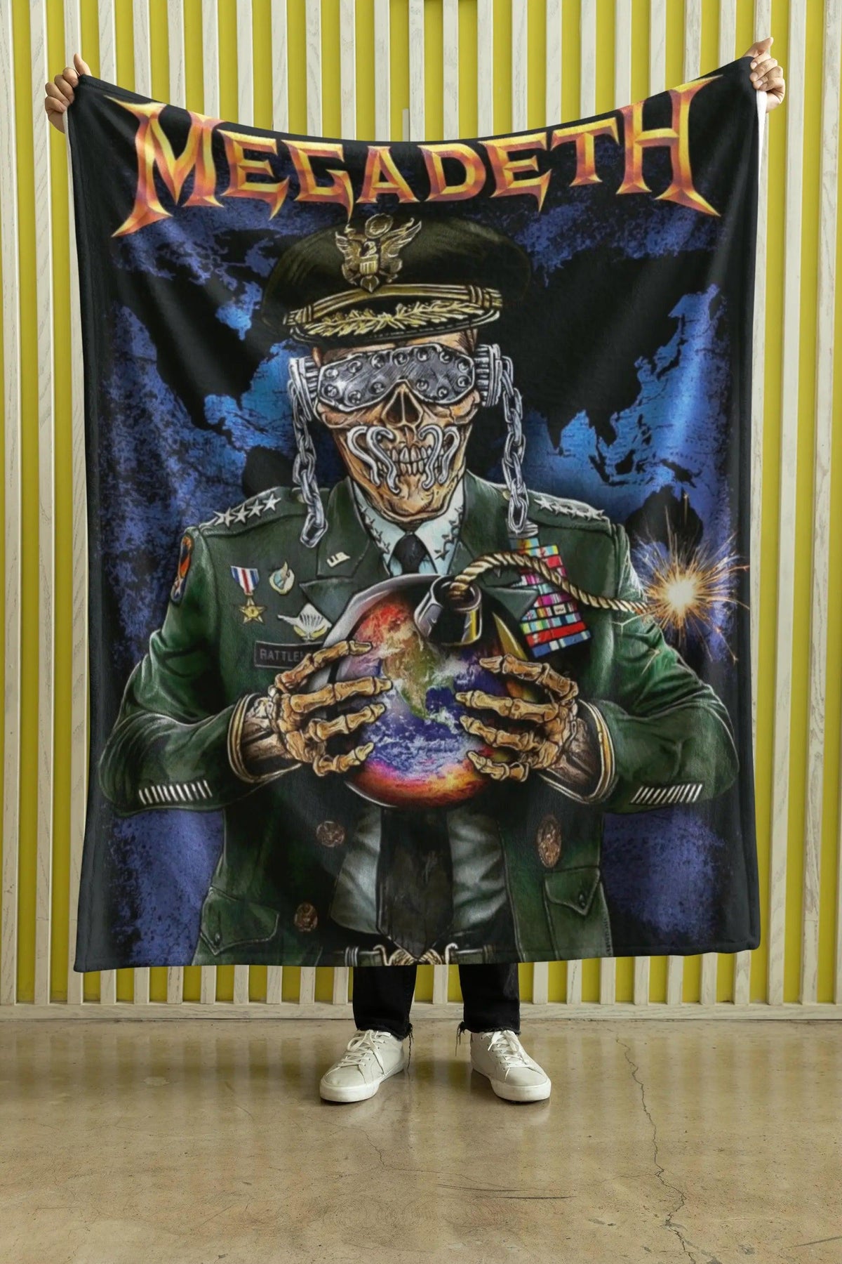 Cobija Megadeth – Vic Rattlehead · uniforme