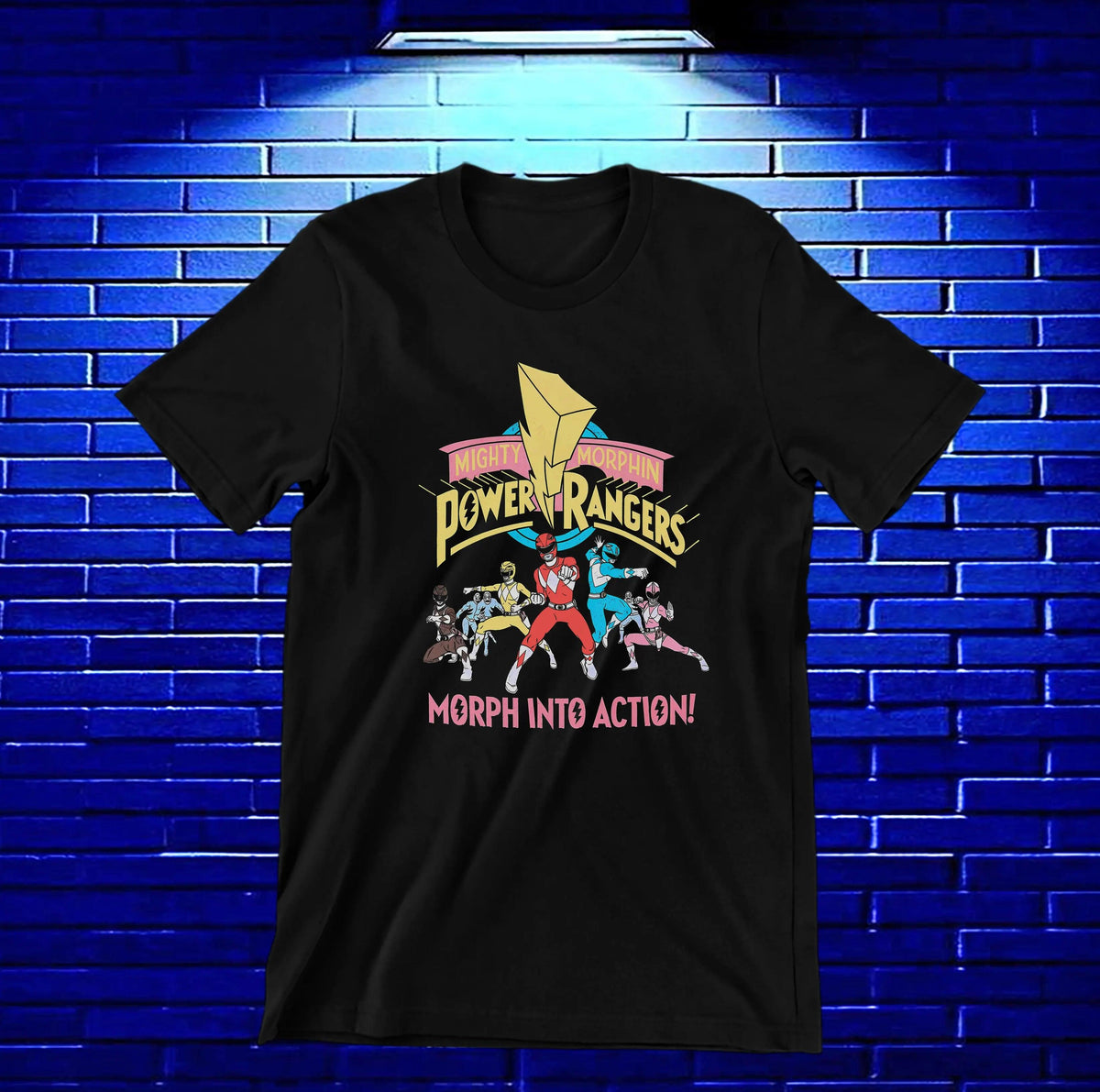 Camiseta Power Rangers – Mighty Morphin · grupo en acción · Negra