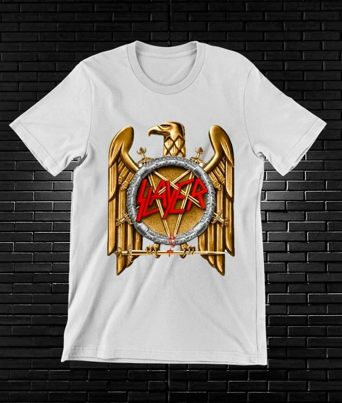 Camiseta Slayer – Emblema de águila dorada · Blanca