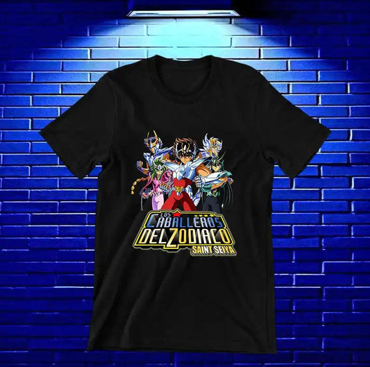 Camiseta Caballeros del Zodiaco – Caballeros de Bronce en grupo · Negra