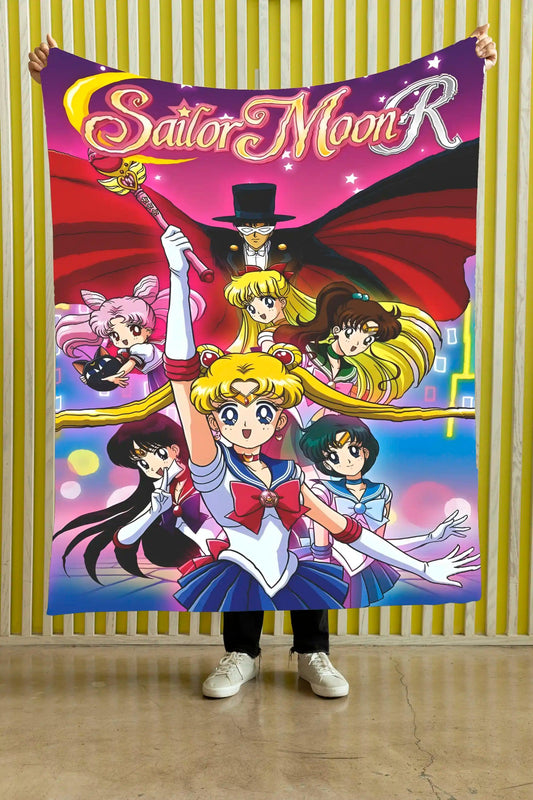Cobija Sailor Moon – Guardianas · collage rosa y amarillo