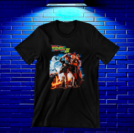 Camiseta Volver al Futuro – Marty, Doc y DeLorean en collage · Negra