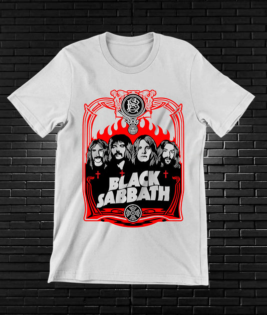 Camiseta Black Sabbath – Retratos y emblema rojo · Blanca