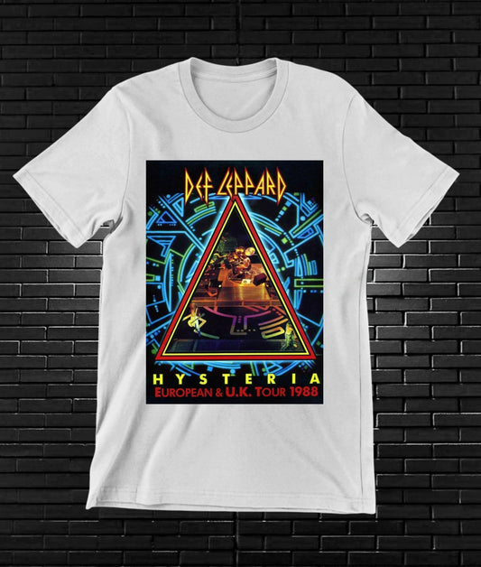 Camiseta Def Leppard – Hysteria Tour · triángulo ilustrado · Blanca