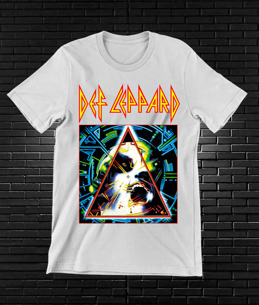 Camiseta Def Leppard – Hysteria · ojos en triángulo · Blanca