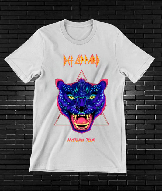 Camiseta Def Leppard – Pantera multicolor · Blanca