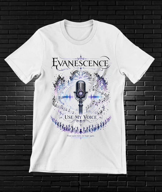Camiseta Evanescence – Micrófono y alas violetas · Blanca