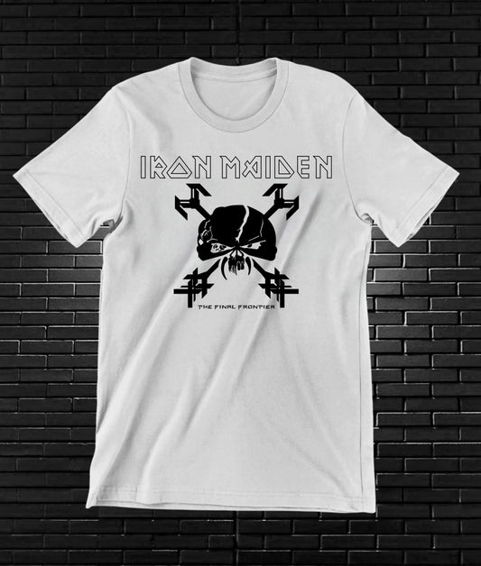 Camiseta Iron Maiden – Eddie · casco y huesos · Blanca