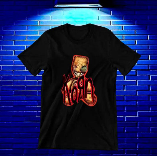 Camiseta Korn – Rostro con logotipo rojo · Negra