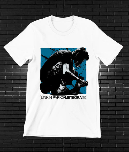 Camiseta Linkin Park – Meteora · figura sobre fondo azul · Blanca
