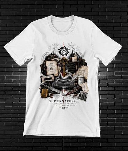 Camiseta Supernatural – BAMOR – Diseño MERON – Blanco