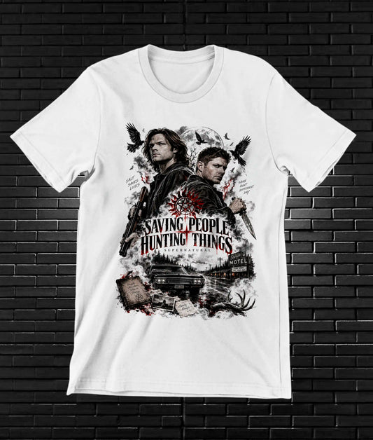 Camiseta Supernatural – CAMINE – Diseño BAREN – Blanco
